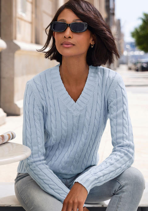 Bild: V-Ausschnitt-Pullover von LASCANA: Unifarbener Strickpullover von Lascana mit klassischem Zopfstrickmuster und tiefem V-Ausschnitt. Lange Ärmel, gerade Passform, hüftlang. Breite Rippbündchen an Ausschnitt, Ärmeln und Saum. Ideal für Herbst, Winter und kühle Frühlingstage. Weiche Strickqualität.