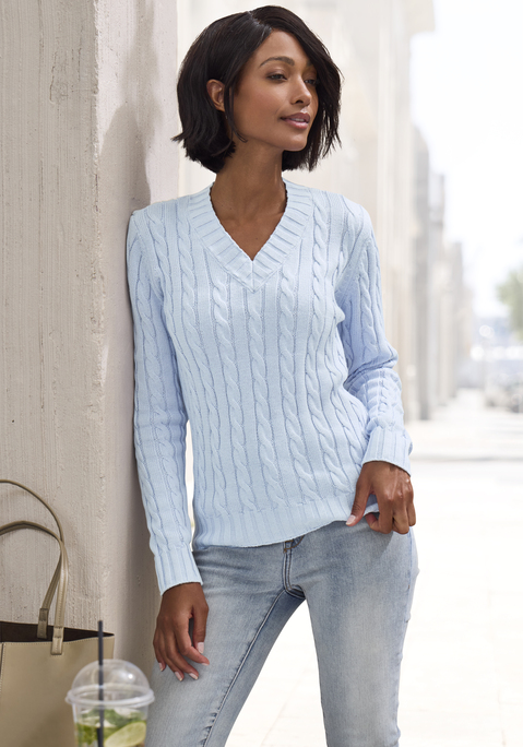 Bild: V-Ausschnitt-Pullover von LASCANA: Unifarbener Strickpullover von Lascana mit klassischem Zopfstrickmuster und tiefem V-Ausschnitt. Lange Ärmel, gerade Passform, hüftlang. Breite Rippbündchen an Ausschnitt, Ärmeln und Saum. Ideal für Herbst, Winter und kühle Frühlingstage. Weiche Strickqualität.