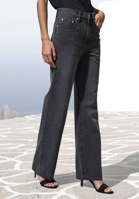 Bild: Weite Jeans von LASCANA: Bequeme Wide-Leg-Jeans von Lascana mit weit geschnittenem Bein für einen lässigen Look und maximalen Tragekomfort. Hohe Leibhöhe. Jeanstypisches 5-Pocket-Design. Mit Gürtelschlaufen. Vielseitig kombinierbar. Trageangenehme Qualität.