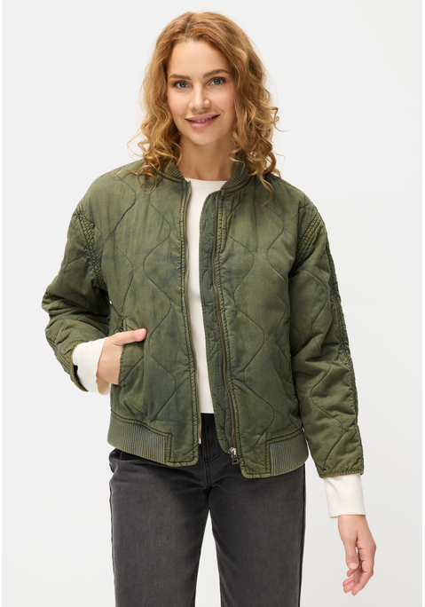 Bild: Steppjacke von LASCANA: Leichte Steppjacke von Lascana mit Reißverschluss und praktischen Eingrifftaschen. Mit Ziernähten und Rippabschlüssen. Ideal für die Übergangszeit. Weiche Baumwollqualität.