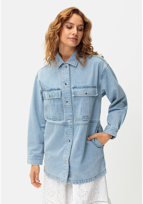 Bild: Jeansjacke von LASCANA: Trendige Oversize-Jeansjacke von Lascana in lässiger Kastenform mit seitlichen Schlitzen und Kontrastnähten. Aufgesetzte Taschen sowie Seitennahttaschen für praktischen Stauraum, einreihige Druckknopfleiste für einen klassischen Look. Perfekt für stylische Casual-Looks. Hochwertige Baumwolle.