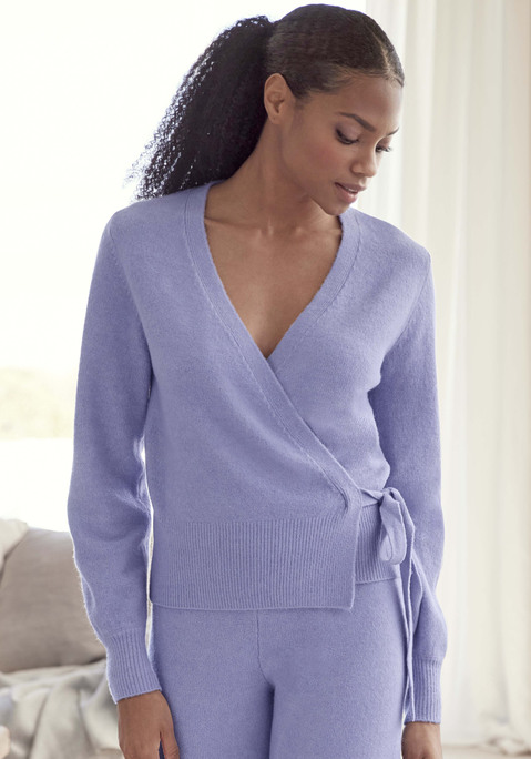 Bild: Wickelstrickjacke von LASCANA: Kuschelige Wickelstrickjacke von Lascana. V-Ausschnitt und lange Ärmel. Breite Rippbündchen. Toll zu Strickhosen. Weiche, sanfte Qualität.