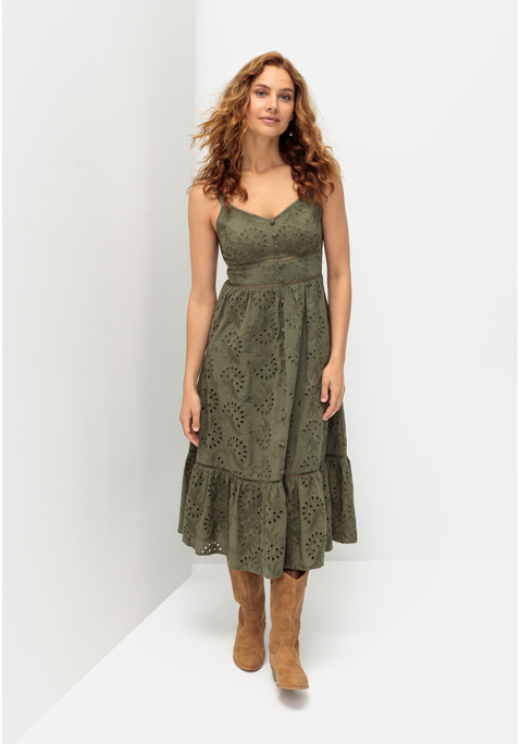 Bild: Midikleid von LASCANA: Besticktes Midikleid von Lascana. Verstellbare Spaghettiträger für perfekte Passform. Zierknopfleiste vorn für charmanten Akzent. Smokeinsatz im Rücken für zusätzlichen Komfort und Flexibilität. Komplett gefütterte und blickdichte Baumwollqualität.