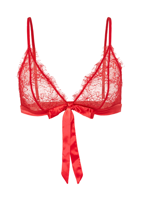 Bild: Bralette von LSCN by LASCANA: Sinnlich und verführerisch in Spitze – mit deinem Bralette von LSCN by Lascana. Das Design aus feiner Spitze mit Blumenmuster wird mit frechen Fransen an den Rändern abgerundet. Durch die semitransparente Optik werden sexy Einblicke gewährt. Die große Schleife vorn verleiht dem Bustier das gewisse Etwas, sie ist aber auch abnehmbar– ideal zum Druntertragen. Genieß mit deinem Bralette von LSCN by Lascana sinnliche Stunden.