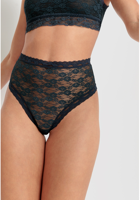 Bild: Brasilslip von LSCN by LASCANA: Moderner High-waist-Brasilslip von LSCN by Lascana aus floral gemusterter Spitze. Hoher Beinausschnitt. Vielseitig kombinierbar. Angenehm weiche, elastische Qualität.