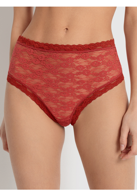 Bild: Brasilslip von LSCN by LASCANA: Moderner High-waist-Brasilslip von LSCN by Lascana aus floral gemusterter Spitze. Hoher Beinausschnitt. Vielseitig kombinierbar. Angenehm weiche, elastische Qualität.
