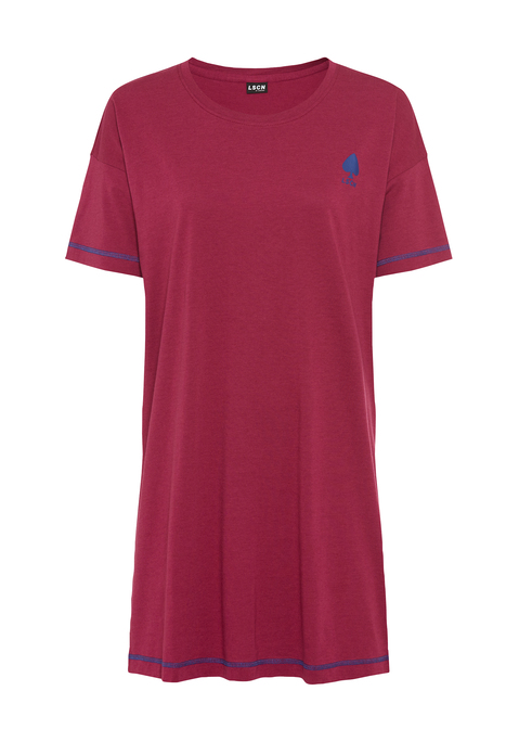 Bild: Nachthemd von LSCN by LASCANA: Lässig, soft & super cozy: Das Bigshirt von LSCN by Lascana ist wie gemacht für entspannte Me-Time-Momente. Mit seinem lockeren Schnitt, dem klassischen Rundhalsausschnitt und dem kleinen Frontprint bringt es charmante Leichtigkeit in deinen Schlaf- oder Loungewear-Look. Flatlocknähte an Ärmeln und Saum setzen feine Akzente und verleihen dem Shirt eine moderne Note. Die angenehm weiche Viskosemischung sorgt für ein herrlich softes Tragegefühl. Das ist perfekt für gemütliche Abende und erholsame Nächte. Genieße den Komfort – im Bigshirt von LSCN by Lascana.