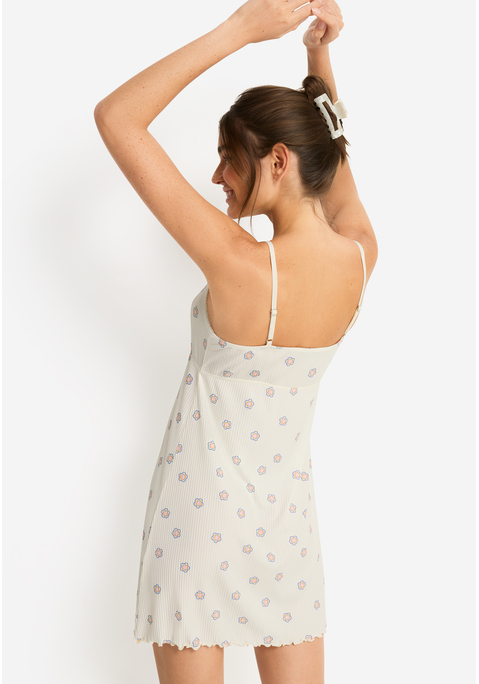 Bild: Negligé von LSCN by LASCANA: Süßes Negligé von LSCN by Lascana. Eine Häkelkante am Ausschnitt trifft auf verstellbare Spaghettiträger. Mit Unterbrustnaht und gewelltem Babylock-Abschluss am Saum. Für das perfekte Schlaferlebnis. Trageangenehme Rippware aus einem Viskosemix.