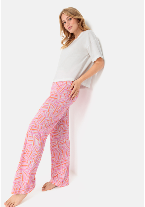 Bild: Pyjama von LSCN by LASCANA: Pyjama von LSCN by Lascana. Oberteil mit überschnittenen Schultern, Rundhalsausschnitt und kleinem Frontprint. Lange Hose mit Alloverprint und weitem Bein. Angenehme Baumwoll-Viskosequalität.