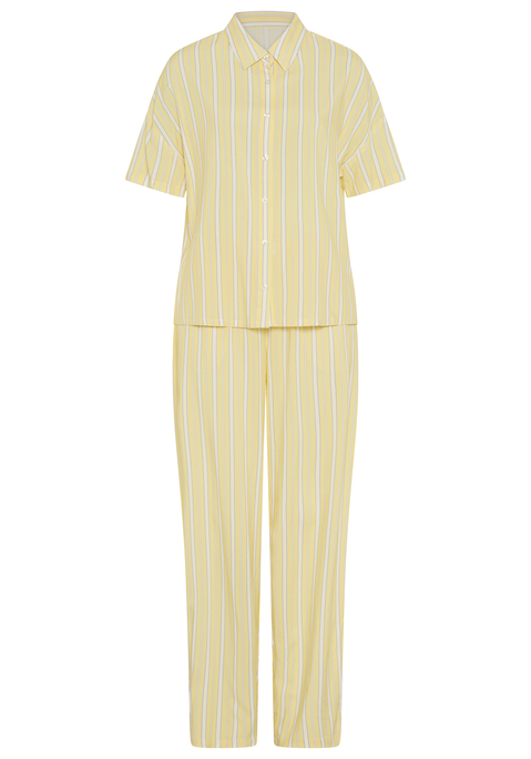Bild: Pyjama von LSCN by LASCANA: Pyjama von LSCN by LASCANA mit weiter Ballon-Hose. Überschnittene Schulter. Kurzarm. Kurzes Oberteil mit Hemdkragen. Durchgehende Knopfleiste. Lange Ballon-Hose mit elastischem Bund. Marken-Patch. Angenehmer Webstoff aus reiner Viskose. Markenlabel. Abgesteppter Rumpf- und Ärmelabschluss. Oversize.