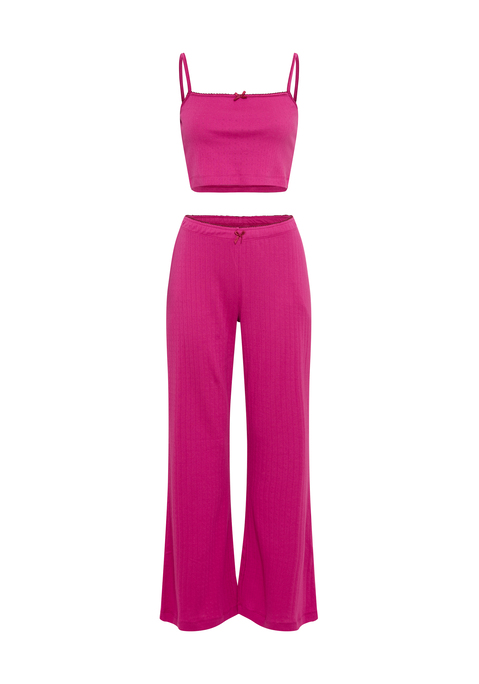 Bild: Pyjama von LSCN by LASCANA: Stylischer Pyjama von LSCN by Lascana. Top mit schmalen Trägern und kleiner Schleife am Ausschnitt. Hose mit weitem Bein und kleiner Schleife am elastischem Bund. Trageangenehme Qualität.
