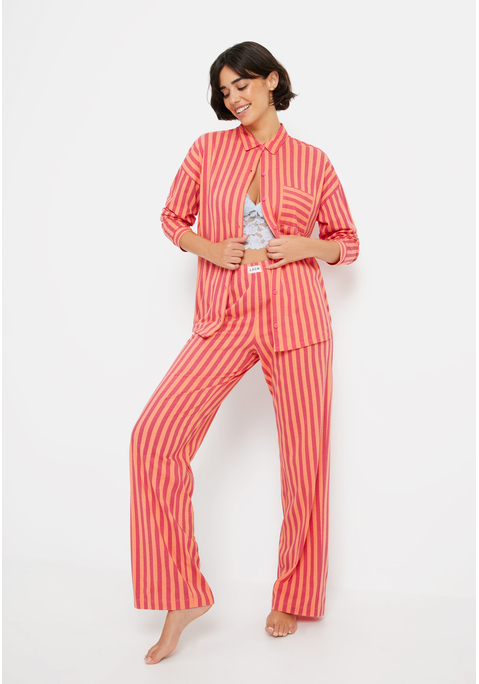 Bild: Pyjamahose von LSCN by LASCANA: Komfort trifft Style – die lange Pyjamahose von LSCN by Lascana ist dein perfekter Begleiter für entspannte Nächte und gemütliche Tage. Der elastische Bund sorgt für einen bequemen Sitz, während das weite Bein dir jede Menge Bewegungsfreiheit lässt. Die weiche Baumwoll-Viskosequalität fühlt sich ultraangenehm auf der Haut an und ist genau das, was du nach einem langen Tag brauchst. Ob beim Chillen zu Hause oder für die perfekte Nachtruhe, diese Hose lässt dich nie im Stich. Und der lockere Schnitt? Der gibt dir den ultimativen Chill-Vibe mit einem modernen Twist. Entspanne nicht nur stylish, sondern auch bequem – in der Pyjamahose von LSCN by Lascana.