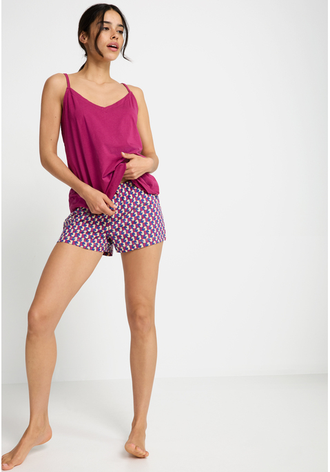 Bild: Shorty von LSCN by LASCANA: So comfy, so cute – der Shorty von LSCN by Lascana ist dein neuer Lieblingsbegleiter für entspannte Nächte und gemütliche Morgen. Das Top mit schmalen Trägern wirkt zart und feminin, während die Shorts mit elastischem Bund und kleiner Schleife nicht nur bequem, sondern auch charmant-verspielt daherkommen. Die angenehme Viskosequalität fühlt sich herrlich weich auf der Haut an und sorgt für ein rundum wohliges Tragegefühl, ob im Bett oder beim Chillen auf der Couch. Mach’s dir schön – mit dem Shorty von LSCN by Lascana.