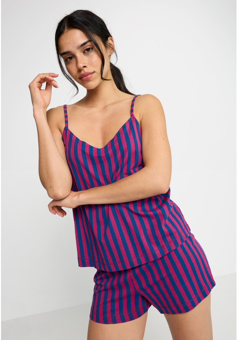 Bild: Shorty von LSCN by LASCANA: So comfy, so cute – der Shorty von LSCN by Lascana ist dein neuer Lieblingsbegleiter für entspannte Nächte und gemütliche Morgen. Das Top mit schmalen Trägern wirkt zart und feminin, während die Shorts mit elastischem Bund und kleiner Schleife nicht nur bequem, sondern auch charmant-verspielt daherkommen. Die angenehme Viskosequalität fühlt sich herrlich weich auf der Haut an und sorgt für ein rundum wohliges Tragegefühl, ob im Bett oder beim Chillen auf der Couch. Mach’s dir schön – mit dem Shorty von LSCN by Lascana.
