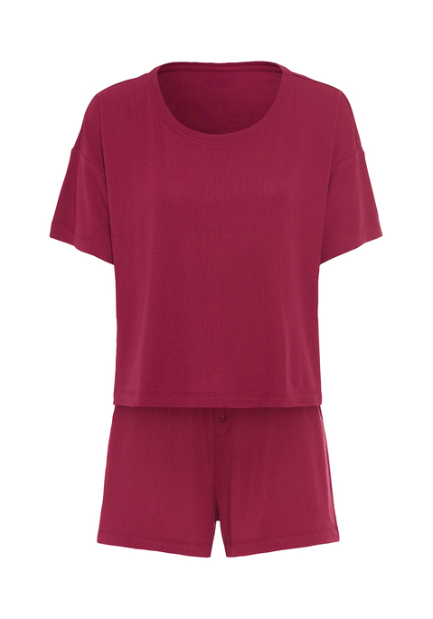 Bild: Shorty von LSCN by LASCANA: Lässiger Look, maximaler Komfort: Der Shorty von LSCN by Lascana bringt dich in den perfekten Chill-Modus. Das kurze, leger geschnittene Halbarmshirt mit überschnittenen Schultern bietet dir eine entspannte Passform, die dich nicht nur nachts, sondern auch beim Relaxen zu Hause begleitet. Die Shorts mit geradem Bein und einer kurzen Zier-Knopfleiste setzen ein süßes Detail und sorgen für einen coolen Look. Die weiche, elastische Rippqualität fühlt sich richtig angenehm auf der Haut an. Dadurch ist der Pyjama perfekt für gemütliche Abende. Kuschel dich ein und genieße den Komfort – mit dem Shorty von LSCN by Lascana.