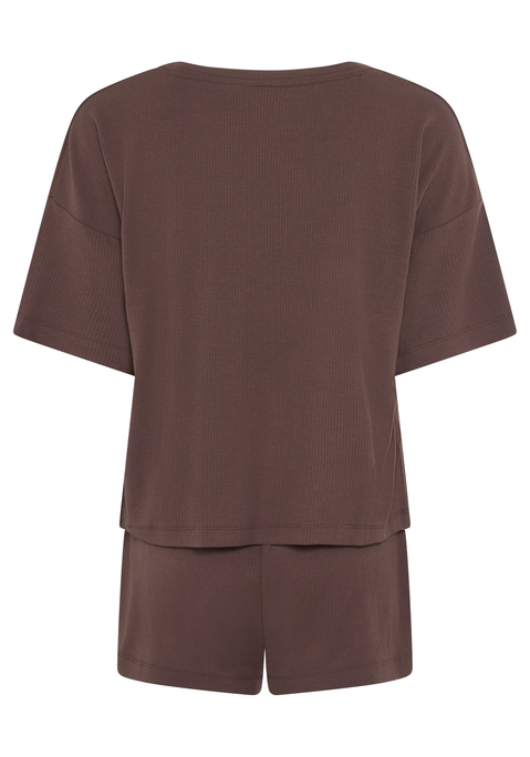 Bild: Shorty von LSCN by LASCANA: Lässiger Look, maximaler Komfort: Der Shorty von LSCN by Lascana bringt dich in den perfekten Chill-Modus. Das kurze, leger geschnittene Halbarmshirt mit überschnittenen Schultern bietet dir eine entspannte Passform, die dich nicht nur nachts, sondern auch beim Relaxen zu Hause begleitet. Die Shorts mit geradem Bein und einer kurzen Zier-Knopfleiste setzen ein süßes Detail und sorgen für einen coolen Look. Die weiche, elastische Rippqualität fühlt sich richtig angenehm auf der Haut an. Dadurch ist der Pyjama perfekt für gemütliche Abende. Kuschel dich ein und genieße den Komfort – mit dem Shorty von LSCN by Lascana.