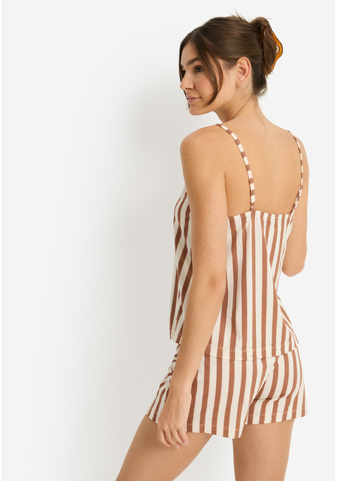 Bild: Shorty von LSCN by LASCANA: So comfy, so cute – der Shorty von LSCN by Lascana ist dein neuer Lieblingsbegleiter für entspannte Nächte und gemütliche Morgende. Das Top mit schmalen Trägern wirkt zart und feminin, während die Shorts mit elastischem Bund und kleiner Schleife nicht nur bequem, sondern auch charmant-verspielt daherkommen. Die angenehme Viskosequalität fühlt sich herrlich weich auf der Haut an und sorgt für ein rundum wohliges Tragegefühl, ob im Bett oder beim Chillen auf der Couch. Mach’s dir schön – mit dem Shorty von LSCN by Lascana.