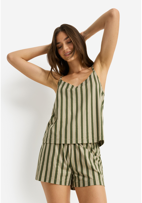 Bild: Shorty von LSCN by LASCANA: So comfy, so cute – der Shorty von LSCN by Lascana ist dein neuer Lieblingsbegleiter für entspannte Nächte und gemütliche Morgende. Das Top mit schmalen Trägern wirkt zart und feminin, während die Shorts mit elastischem Bund und kleiner Schleife nicht nur bequem, sondern auch charmant-verspielt daherkommen. Die angenehme Viskosequalität fühlt sich herrlich weich auf der Haut an und sorgt für ein rundum wohliges Tragegefühl, ob im Bett oder beim Chillen auf der Couch. Mach’s dir schön – mit dem Shorty von LSCN by Lascana.