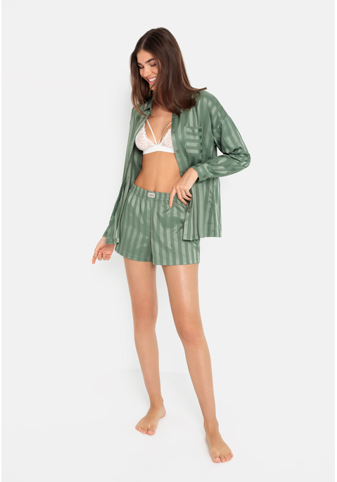 Bild: Shorty von LSCN by LASCANA: Gestreifter Pyjama in modisch weitem Schnitt. Satin in leichter Stretch-Qualität aus 7% Polyester, 3% Elasthan.