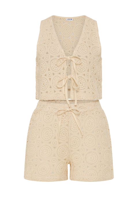 Bild: Spitzentop von LSCN by LASCANA: Taillenlanges Spitzentop von LSCN by Lascana mit passenden Shorts. Top mit V-Ausschnitt und Bindebändern vorn. Shorts mit weichem Gummibund. Perfekt für Sommer, Strand oder Festivals. Weiche,  transparente Baumwoll-Häkelspitze.