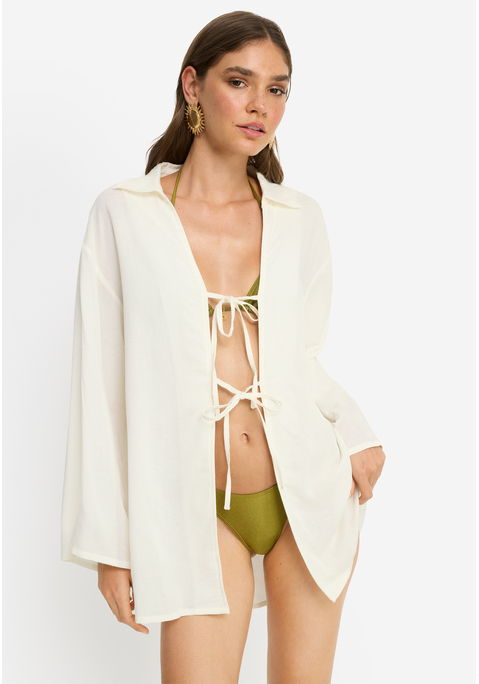 Bild: Tunika von LSCN by LASCANA: Lässige Strand-Tunika von LSCN by Lascana mit langen Ärmeln und Blusenkragen. Vorne offen und mit je zwei Bändern zum Binden versehen. Gerader Saum vorne, hinten abgerundet und tiefer fallend. Trageangenehme Qualität mit Viskose.