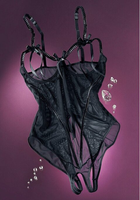 Bild: Body-Ouvert von Nuance by Lascana: Verfühererischer Body Ouvert - sexy Öffnung im Schritt. Erotische Dessous. Reizvolle Dessous. Reizwäsche. Verführerische Dessous. Spitzen-Dessous. Romantische Dessous. Verspielte Dessous. Aus 80% Polyamid und 20% Elasthan.
