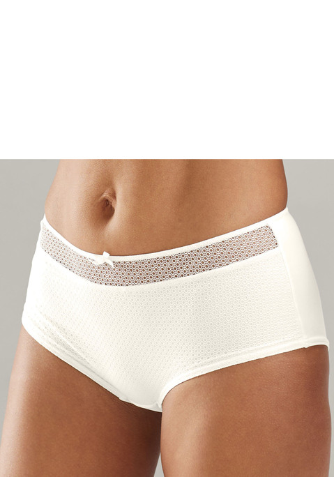 Bild: Panty von Nuance by Lascana: Elegante Panty mit hohem Bund und abdeckender Schnittform. Feine Zierschleife mit Glitzeraccessoire in der vorderen Mitte. Breiter Bund aus dezent transparentem Soft-Mesh. Mit eingearbeitetem Baumwollzwickel. Mit passendem BH aus der gleichen Serie erhältlich. Obermaterial: 85% Polyamid, 15% Elasthan.