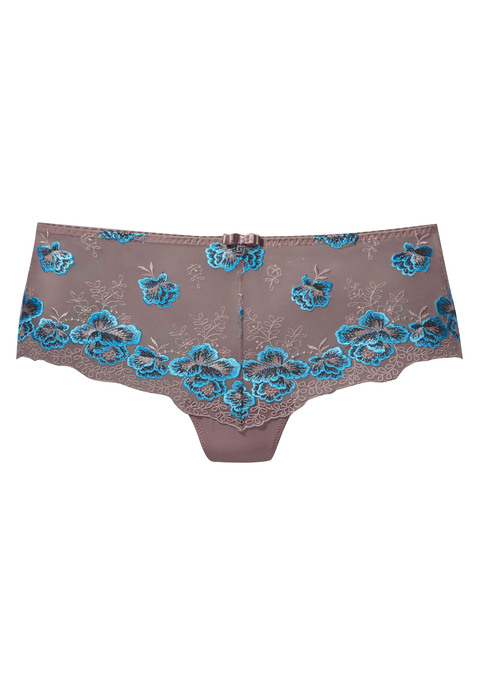 Bild: Panty von Nuance by Lascana: Feminine Panty mit edler Stickereispitze in floraler Optik. Zarte Zierschleife und edles Glitzeraccessoire in der vorderen Mitte. Mit eingearbeitetem Baumwollzwickel. Mit passenden BH's aus der gleichen Serie erhältlich. Mit Liebe & Leidenschaft in Hamburg kreiert. Obermaterial: 83% Polyamid, 17% Elasthan.