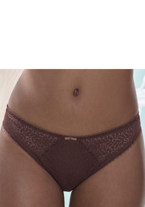 Bild: Slip von Nuance by Lascana: Femininer Slip mit feiner Spitzenborte am Bund und an den Beinausschnitten. Vorn aus edler Spitze, in der Mitte blickdicht unterlegt. Hinten aus weichem Microtouch-Material. Mit eingearbeitetem Baumwollzwickel. Passender BH erhältlich, um dein Wäsche-Set zu vervollständigen. Aus 88% Polyamid, 12% Elasthan.