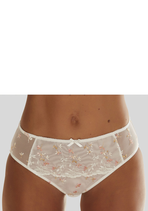 Bild: Slip von Nuance by Lascana: Femininer Slip in abdeckender Schnittform. Rundherum mit feinem Soft Mesh und floralen Details überzogen. Mit eingearbeitetem Baumwollzwickel. Mit passendem BH aus der gleichen Serie erhältlich. Mit Liebe & Leidenschaft in Hamburg kreiert. Obermaterial: 70% Polyamid, 20% Polyester, 10% Elasthan.