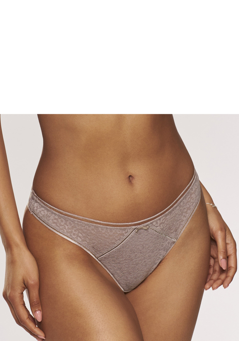 Bild: String von Nuance by Lascana: Verführerischer String mit feiner Zierschleife vorne mittig. Aus schöner Allover-Jacquardspitze im angesagten Leo-Look. Mit modischer Zierkante. Mit eingearbeitetem Baumwollzwickel. Passender BH aus der gleichen Serie erhältlich. Aus 89% Polyamid, 11% Elasthan.