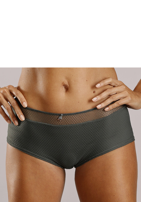 Bild: Panty von Nuance: Elegante Panty mit hohem Bund und abdeckender Schnittform. Feine Zierschleife mit Glitzeraccessoire in der vorderen Mitte. Breiter Bund aus dezent transparentem Soft-Mesh. Mit eingearbeitetem Baumwollzwickel. Mit passendem BH aus der gleichen Serie erhältlich. Obermaterial: 85% Polyamid, 15% Elasthan.
