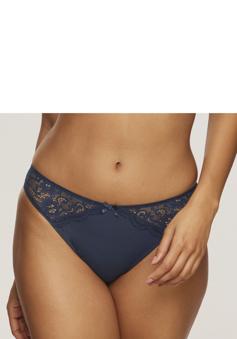 Bild: Slip von Nuance: Femininer Slip in klassischer Schnittform. Aus weichem Microtouch-Material und Einsätzen aus feiner Jacquardspitze. Mit feiner Zierschleife in der vorderen Mitte. Mit eingearbeitetem Baumwollzwickel. Passender Minimizer-BH aus der gleichen Serie erhältlich. Obermaterial: 85% Polyamid, 15% Elasthan.