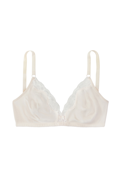 Bild: Bralette-BH von petite fleur: Der BH ohne Bügel von Petite Fleur verbindet Beqemlichkeit mit fraulicher Optik. Er ist aus weicher, anschmiegsamer Baumwolle gefertigt, die sich angenehm trägt. Die nahtlos vorgeformten, ungefütterten Cups des Bralettes sind an der Cupkante mit zarter Jacquardspitze verziert. Besonders zierliche Schnittform in leichter Triangel Optik und schmales Rückteil. Im günstigen Doppelpack erhältlich. Träger und Rückenverschluss sind verstellbar. Besonders für kleine Größen geeignet. Der BH ist aus 90% Baumwolle, 5% Polyamid, 5% Elasthan.