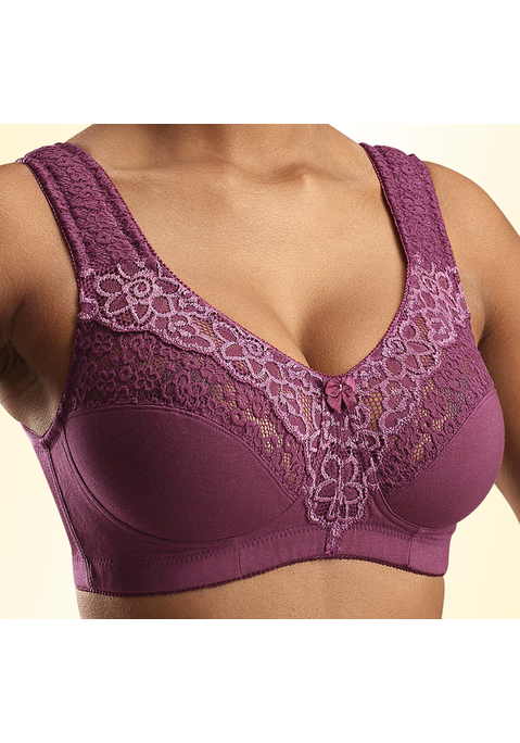 Bild: Entlastungs-BH von petite fleur: PETITE FLEUR: Entlastungs-BH (ohne Wattierung) ohne Bügel im 2er Pack. Schöne Spitze am Obercup und an den breiten, gepolsterten Trägern. Kompakte Form für mehr Tragekomfort. Rückenverschluss verstellbar. Aus 55% Baumwolle, 40% Polyamid, 5% Elasthan gefertigt. Klassische Dessous. Bequeme Alltags-Dessous. Modische Dessous. BHs sind nicht trocknergeeignet, da die Versteller und Ringe durch die Hitze beschädigt werden und brechen.