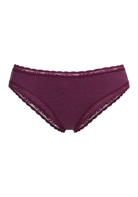 Bild: Brasilslip von s.Oliver: Hübscher Brasilslip von s.Oliver im 2er-Pack. Zarte Spitze an Bund- und Beinabschlüssen. Feines Rippmaterial. Aus elastischer Baumwolle.
