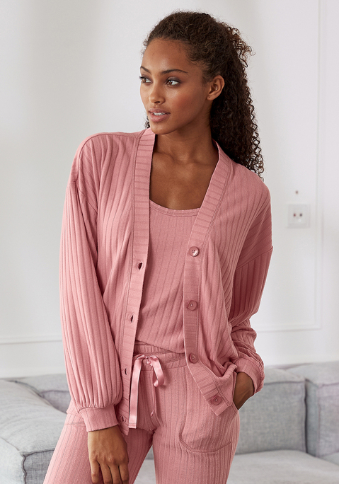 Bild: Cardigan von s.Oliver: s.Oliver Cardigan aus weichem Rippmaterial mit breiter vorderer Knopfleiste und Oversize-Look. Aus 70% Polyester, 30% Viskose.