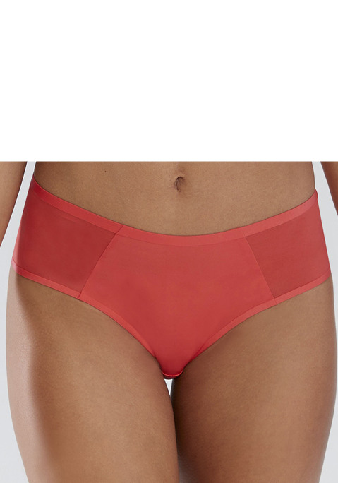 Bild: Hipster von s.Oliver: Klassischer Hipster in abdeckender Schnittform. Rundherum aus einem angenehmen Stretch Material. Modische Einsätze aus Mesh an beiden Seiten. Mit eingearbeitetem Baumwollzwickel. Mit passenden BH's aus der gleichen Serie erhältlich. Obermaterial: 74% Polyamid, 26% Elasthan.