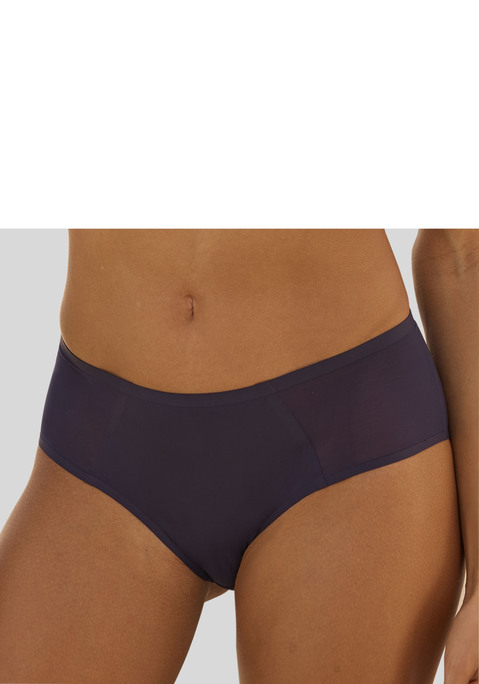 Bild: Hipster von s.Oliver: Klassischer Hipster in abdeckender Schnittform. Rundherum aus einem angenehmen Stretch Material. Modische Einsätze aus Mesh an beiden Seiten. Mit eingearbeitetem Baumwollzwickel. Mit passenden BH's aus der gleichen Serie erhältlich. Obermaterial: 74% Polyamid, 26% Elasthan.