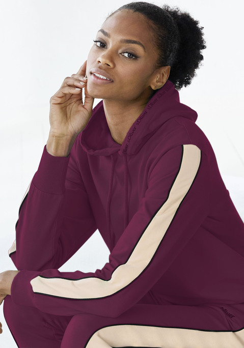 Bild: Hoodie von s.Oliver: Hoodie von s.Oliver. Mit Seitenstreifen in Kontrastfarbe. Gefütterte Kapuze mit Tunnelzug. Gerippte Bündchen. Weiche und trageangenehme Sweatqualität.
