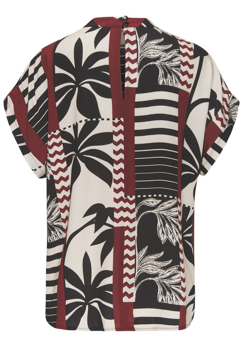 Bild: Kurzarmbluse von s.Oliver: Elegante Druckbluse von s.Oliver mit kleinem Stehkragen. Allover-Print, jedes Teil ein Unikat. Schlitz mit Knopfverschluss im Nacken. Figurumspielende Passform mit weiten, überschnittenen kurzen Ärmeln. Gerader Saumabschluss.  Weich fließender Webstoff aus Viskose.