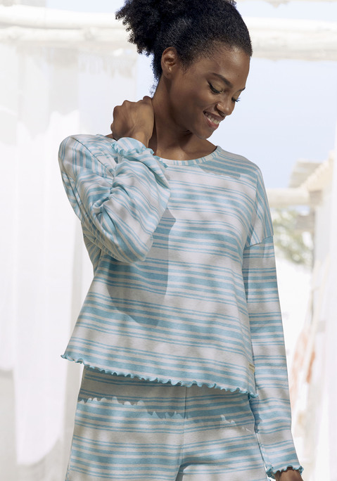 Bild: Pyjamaoberteil von s.Oliver: Verspieltes Schlafshirt von s.Oliver. Mit Ringel-Allover-Print, gewebtem Label und Babylockdetails an den Säumen. Lässiger Schnitt mit überschnittenen Schultern, Rundhalsausschnitt und leicht verkürztem Saum. Single Jersey-Qualität aus Viskosemix.