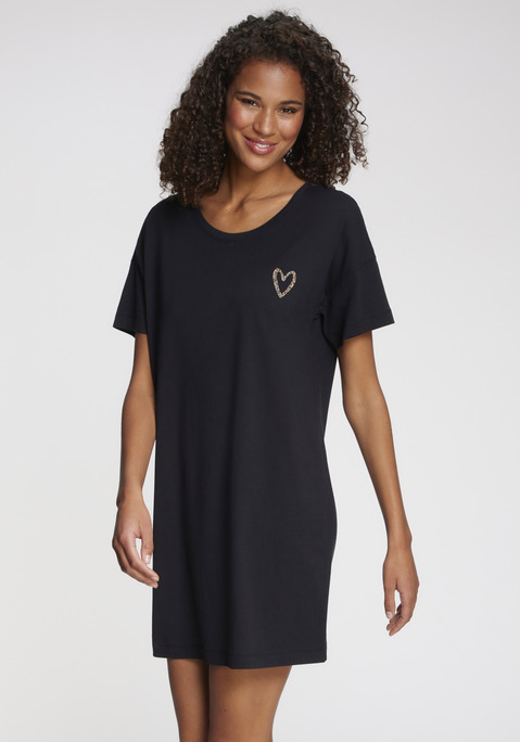 Bild: Nachthemd von s.Oliver: Bequemes Bigshirt von s.Oliver mit kleinem Herzprint auf der Brust. Kurze Ärmel und Rundhalsausschnitt. Hergestellt aus angenehmer Viskose-Baumwollqualität.