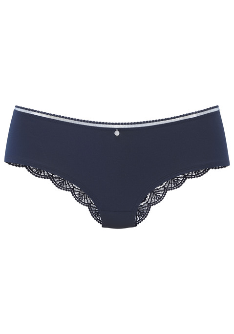 Bild: Panty von s.Oliver: Feminine Panty in klassischer Schnittform. Aus feiner Spitze und weichem Microtouch-Material. Mit zartem Accessoire in der vorderem Mitte. Mit eingearbeitetem Baumwollzwickel. Passende BHs aus der gleichen Serie erhältlich. Obermaterial: 81% Polyamid, 19% Elasthan.
