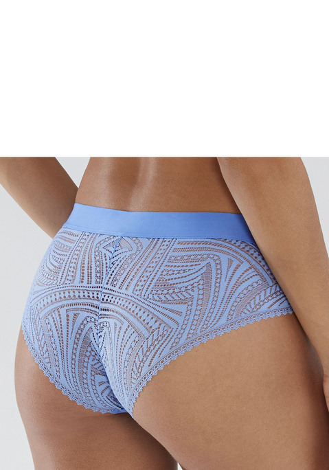 Bild: Panty von s.Oliver: Modische Panty aus angenehm weichen Material-Mix. Hinten aus graphischer Spitze in transparenter Optik. Breiter, elastischer Bund für einen modischen Look. Mit eingearbeitetem Baumwollzwickel. Passende BHs aus der gleichen Serie erhältlich. Obermaterial: 86% Polyamid, 14% Elasthan.