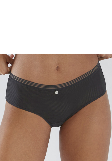 Bild: Panty von s.Oliver: Modische Panty mit Bund in Streifen-Optik. Mit modischem Metallaccessoire in der vorderen Mitte. Rundherum aus modischer Spitze in graphischer Optik. Mit eingearbeitetem Baumwollzwickel. Mit passenden BH's aus der gleichen Serie erhältlich. Obermaterial: 87% Polyamid, 13% Elasthan.