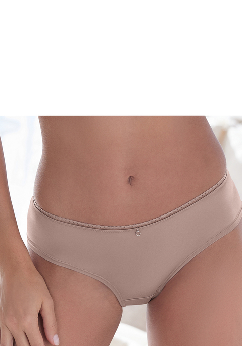 Bild: Panty von s.Oliver: Basic Panty mit dezentem Ringdetail vorne mittig. Rundherum aus anschmiegsamem Microtouch-Material. In abdeckender Schnittform. Mit eingearbeitetem Baumwollzwickel. Passender BH aus der gleichen Serie erhältlich. Aus 85% Polyamid, 15% Elasthan.