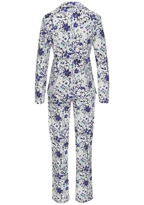 Bild: Pyjama von s.Oliver: Klassisch geschnittener Pyjama von s.Oliver. Langarmshirt mit Reverskragen, durchgehender Knopfleiste und Brusttasche links. Lange Hose mit elastischem Tunnelzugbund und seitlichen Taschen. Trageangenehmer Baumwollmix.