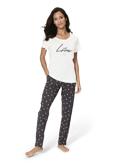 Bild: Pyjama von s.Oliver: Pyjama von s.Oliver. Kurzarmshirt und schönem Frontprint. Lange Hose mit Allover-Print, seitlichen Eingrifftaschen und Tunnelzugbund. Trageangenehme Qualität aus 50% Baumwolle, 50% Viskose.