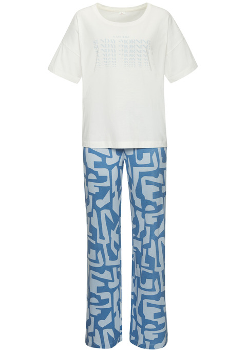 Bild: Pyjama von s.Oliver: Pyjama von s.Oliver mit schönem Print. T-Shirt mit Rundhalsausschnitt. Lange Hose mit Allover-Print. Weiche Viskosemischung für ein angenehmes Tragegefühl.
